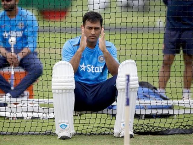 मैदान पर उतरते ही धोनी ने बनाया रिकॉर्ड m s dhoni
