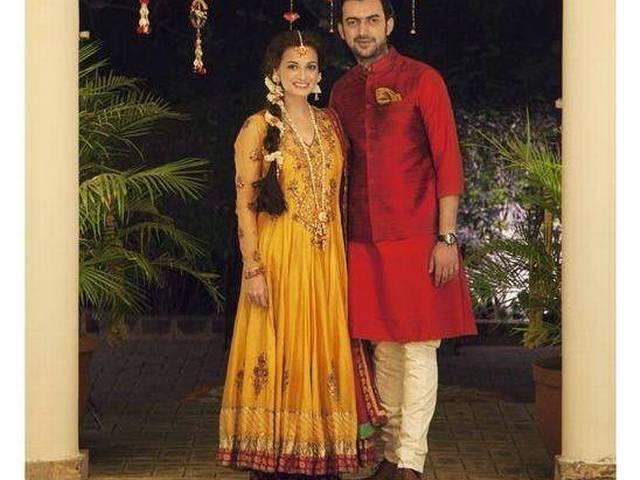 दीया ने मेहंदी पर पहना कुमार का लिबास dia mirza_music ceremony_marriage
