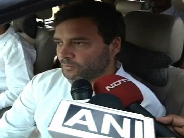 राहुल ने किया विशाखापत्तनम का दौरा rahul gandhi_hudhud_vishakhapatnam