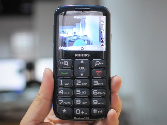 फिलिप्स ने वरिष्ठ नागरिकों के लिए फीचर फोन पेश किया philips