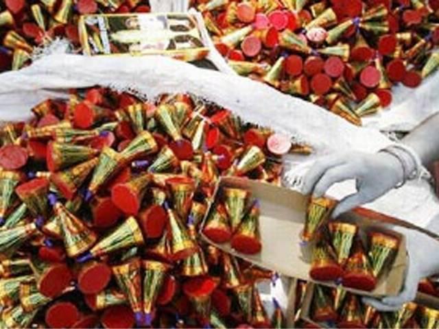 पटाखे की दुकान में आग लगने से सात लोगों की मौत cracker-shop-fire-death
