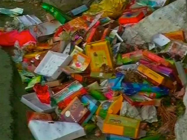 देश ने धूमधाम से मनाई दिवाली लेकिन आतिशबाजी के बाद काला हुआ आसमान, सड़कों पर कचरे का अंबार diwali_celebration