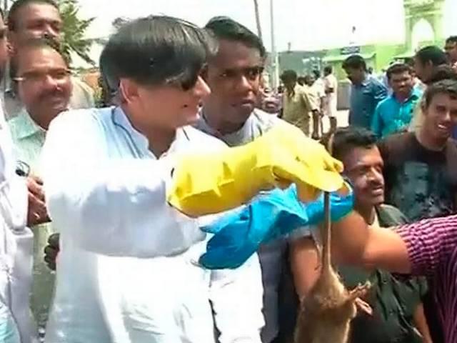 LIVE: नई दिल्ली रेलवे स्टेशन पर संपर्क क्रान्ति ट्रेन के नीचे आने से एक शख्स की मौत live meet of pm and news editors