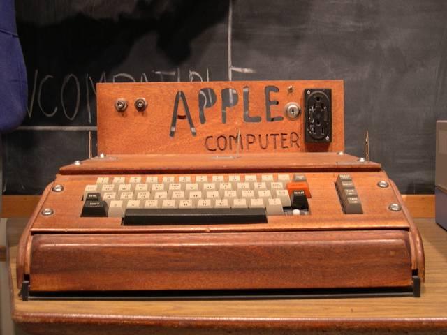5.54 करोड़ में बिका एप्पल का पहला कम्प्यूटर apple-first-computer