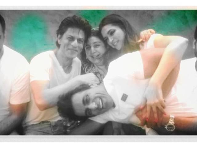 बॉलीवुड के 'बादशाह' हुए बीमार shahrukh down with fever