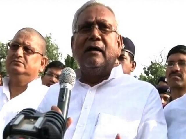 रेल कुप्रबंधन के कारण छठ पर्व पर बिहारवासी परेशान: नीतीश Nitish Kumar_Railway_Chatth Parv_