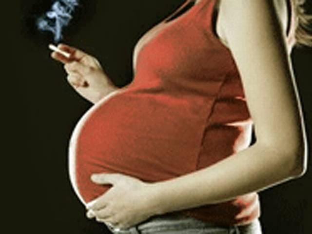 तो बदल जाएगा आपके नवजात का डीएनए! pregnent-women-smoking
