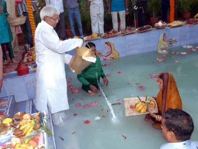 बिहार: नेताओं के आवासों पर मौन हैं छठ के गीत Bihar_Chhath_Leaders