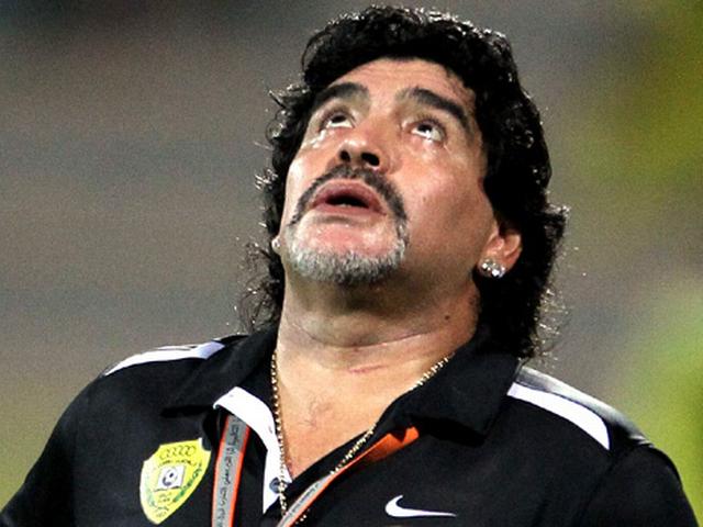 माराडोना ने वीडियो लीक होने के बाद प्रेमिका पर चोरी का आरोप लगाया Maradona hits girlfriend