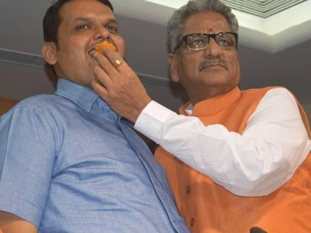 बीजेपी ने शिवसेना को 12-13 मंत्री पद देने का दिया ऑफर: सूत्र bjp offer shiv sena