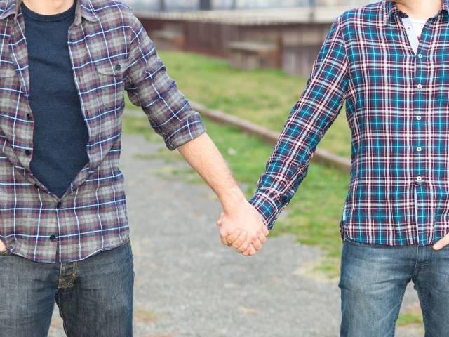 'पति ने किया गे सेक्स तो पत्नी ने पहुंचाया जेल' Woman films husband’s gay encounters, police arrested him