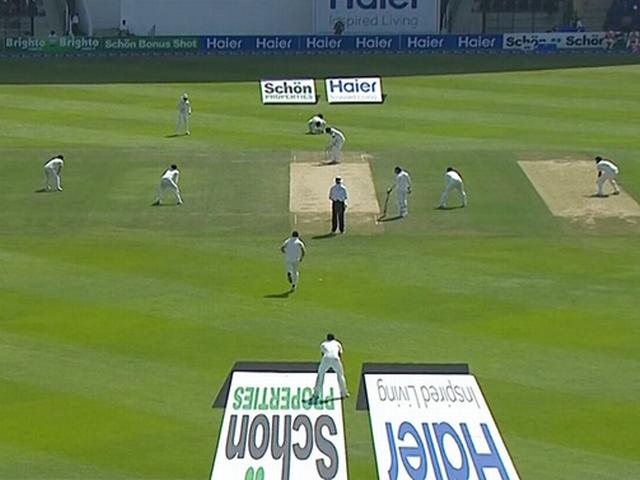 सब देख कर हैरान हुए ऑस्ट्रेलियाई फील्डिंग सजावट! Clarke gets creative on day one