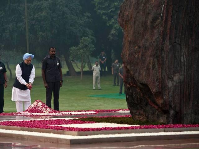 पीएम ने किया इंदिरा गांधी की पुण्यतिथि का जिक्र लेकिन श्रद्धांजलि देने नहीं गए शक्ति स्थल, सोनिया-राहुल ने दी श्रद्धांजलि pm_indira_gandhi