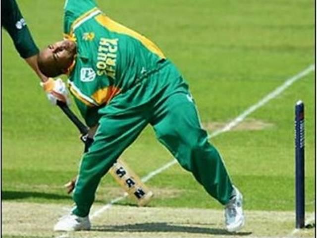 आपने क्रिकेट जगत में किसी दूसरे को ऐसा करते नहीं देखा होगा! Paul Adam_Southafrica_Cricket team_Bowling Action_