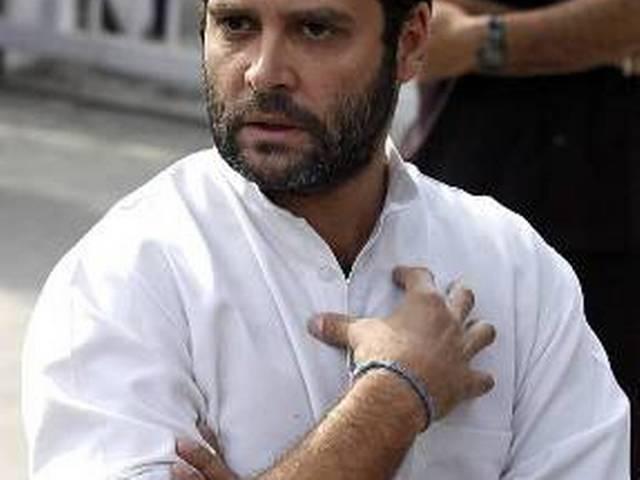 राहुल गांधी ने अमेठी में लगाया जनता दरबार राहुल गांधी ने अमेठी में लगाया जनता दरबार