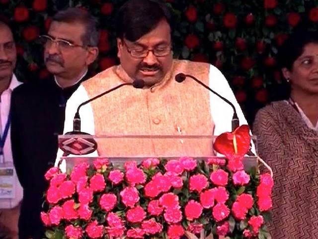 एकनाथ खडसे को राजस्व, मुनगंटीवार को वित्त पर तावड़े को नहीं मिला गृह Maharashtra ministers portfolio