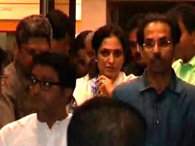 मुंबई के हिंदुजा अस्पताल में उद्धव ठाकरे और राज ठाकरे की मुलाकात, अस्पताल में भर्ती है हादसे में जख्मी राज की बेटी raj_daughter_accident