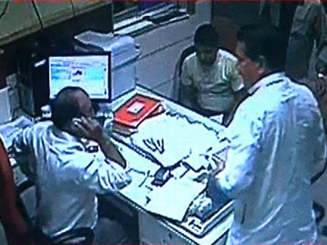 दिल्ली: जाफराबाद के 'आप' नेता रोहताश कुमार पर SBI मैनेजर से बदसलूकी का आरोप, मैनेजर ने जान को खतरा बताया delhi_cctv_image