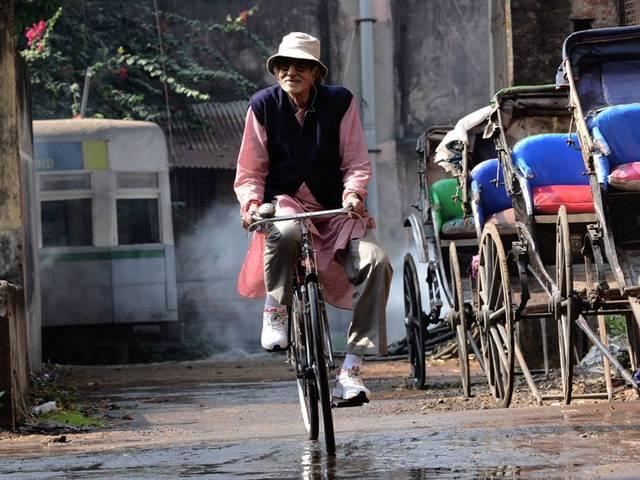 बिग-बी ने बीमारी से किया इंकार, ‘नेक ब्रेस’ फिल्मी पहनावे का हिस्सा big_b_refused_being_ill