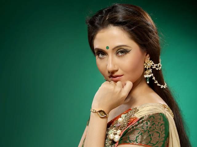 'डिटेक्टिव व्योमकेश' बक्शी की हीरोइन ने सिंगापुर में चुराए ईयररिंग्स' Detective Byomkesh Bakshy actress caught shoplifting in Singapore