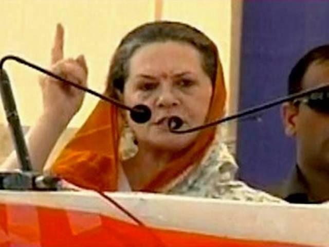 राजकोट: मोदी का नाम लिए बिना सोनिया का हमला राजकोट: मोदी का नाम लिए बिना सोनिया का हमला