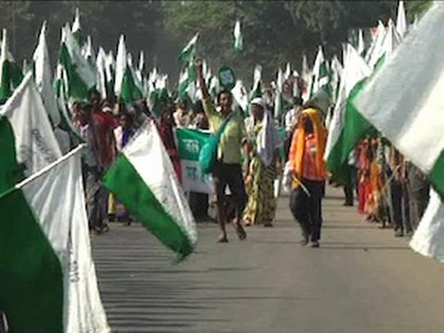 लगातार दिल्ली की ओर कदम बढ़ा रहे हैं सत्याग्रही लगातार दिल्ली की ओर कदम बढ़ा रहे हैं सत्याग्रही