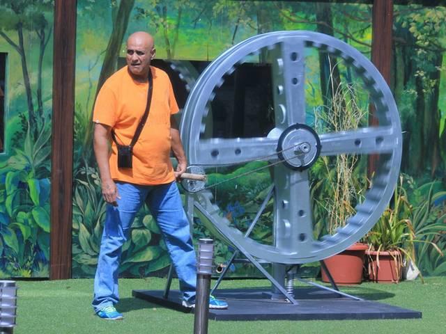बिग बॉस: घर में हुई पुनीत की वापसी, कोई खुशी से उछला तो कोई रह गया हैरान Bigg Boss 8: Puneet is back to bigg boss house