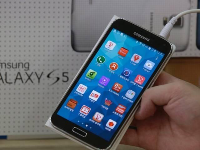 सैमसंग ने गैलेक्सी S5 और S5-LTE की कीमतों में 2600 रुपये की कटौती Samsung Galaxy S5, S5-LTE get price cuts in India