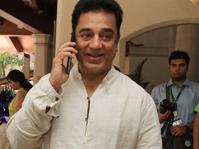 कमल हसन भी हुए स्वच्छता अभियान में शामिल, लगाया झाड़ू Kamal Hassan also involved in the swachchh bharat abhiyan, put the broom