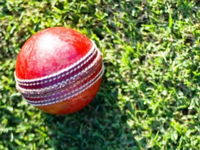 44 साल की उम्र में बनाया रिकॉर्ड, सिर्फ 5 रन देकर झटके 10 विकेट club bowler scalps 10 wickets in an innings