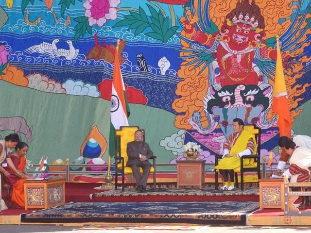 राष्ट्रपति प्रणब मुखर्जी का भूटान में जोरदार स्वागत president Bhutan visit
