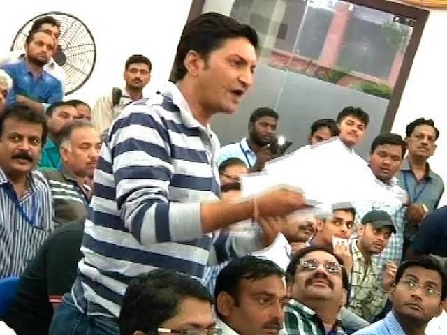 दिल्ली में केजरीवाल के कार्यक्रम में हंगामा arvind kejriwal