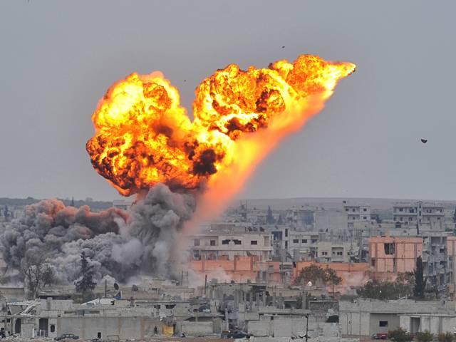 इराक में आईएस उग्रवादियों के ठिकानों पर हवाई हमले IS militant leaders targeted in air strikes in Iraq
