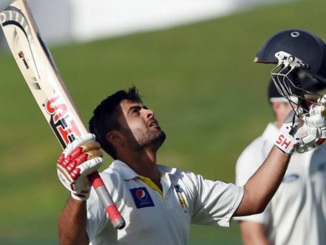 शहजाद के शतक से पाकिस्तान की ठोस शुरूआत pakistan vs New zealand