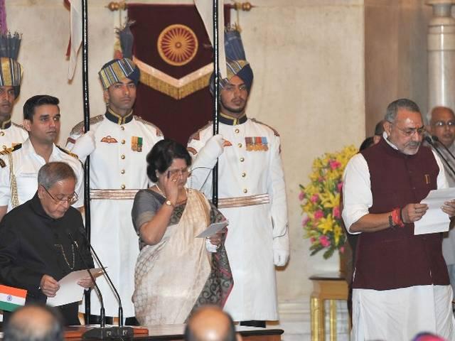मनोहर पार्रिकर बने रक्षा मंत्री, सुरेश प्रभु नये रेल मंत्री Manohar Parrikar became the Defense Minister , Suresh Prabhu new Railway Minister