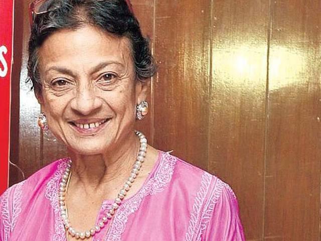 सांस लेने में तकलीफ के चलते तनुजा अस्पताल में भर्ती Tanuja hospitalized due to shortness of breath