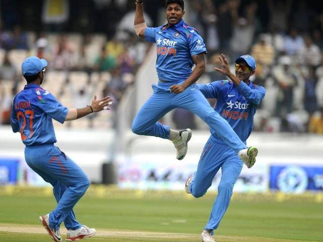 भारतीय क्रिकेटर चौथे वनडे के लिये पहुंचे indian cricket team leaves for the fourth one day