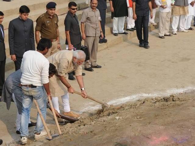 अस्सी घाट पर PM के सफाई अभियान पर वन विभाग ने लगाया 'अडंगा' UP forest Department breaks PM Modi clean campaign on Assi Ghat