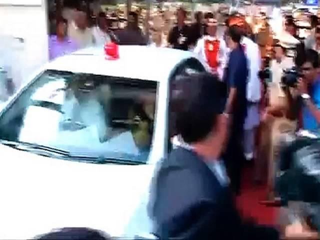 हंगामे में राज्यपाल को लगी चोट, कांग्रेस के पांच विधायक दो साल के लिए सस्पेंड shiv sena