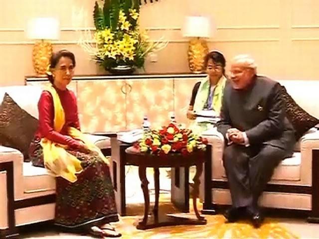 म्यांमार की लोकतंत्रप्रिय नेता सू ची ने की मोदी से मुलाकात, कहा ‘भारत मेरा दूसरा घर’ modi_su chi_meeting