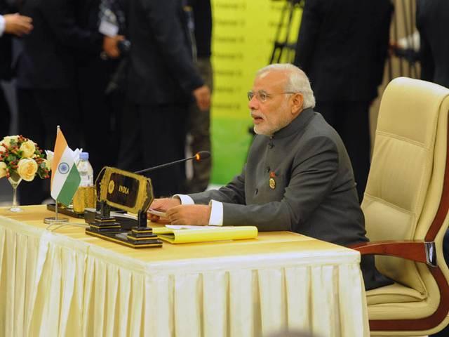 म्यांमार में डिनर पर मोदी-ओबामा की मुलाकात, ओबामा ने मोदी को 'मैन ऑफ एक्शन' कहा Modi is Man In Action- Obama