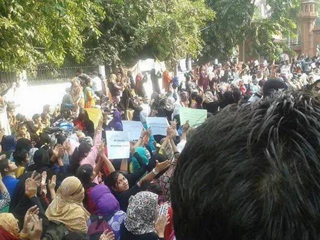 AMU के स्टूडेंट्स ने मीडिया और केंद्र सरकार पर निकाला गुस्सा AMU: Unions back VC against biased media reports