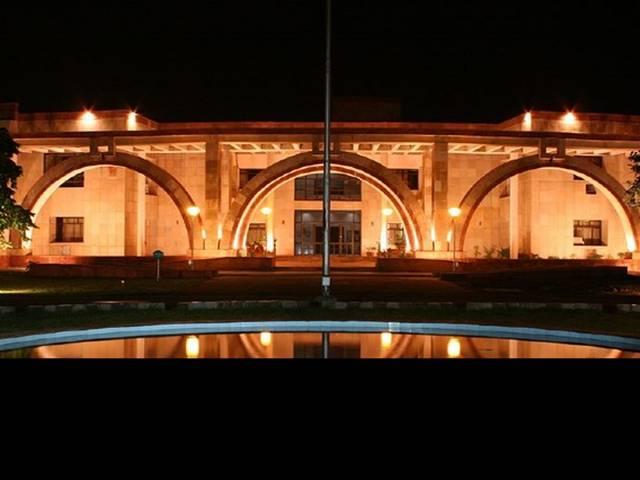 IIM के विद्यार्थियों ने बनाया साबुन का मोजेक, रिकॉर्ड का दावा iim_indore