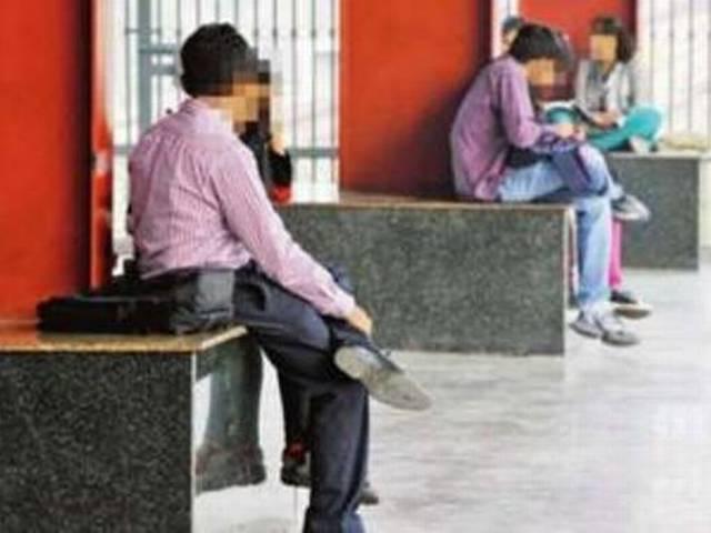 मेट्रो बना दिल्ली लव-बर्ड्स का फेवरिट डेटिंग डेस्टिनेशन new dating space is delhi metro station