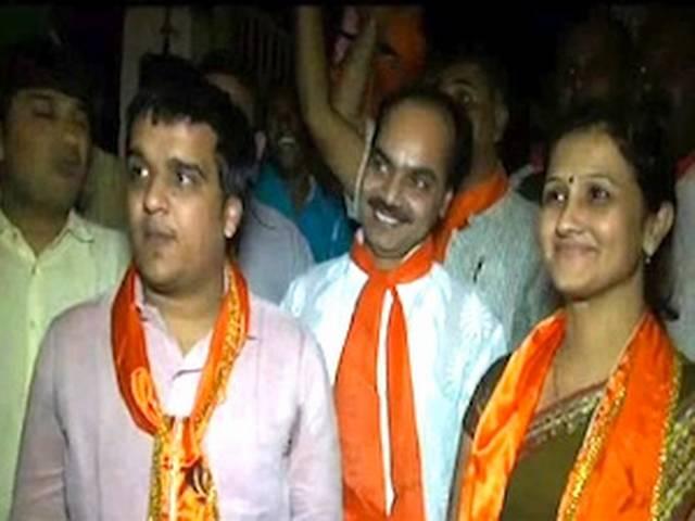 संगीता और हर्ष को मिला मोदी भक्ति का तोहफा संगीता और हर्ष को मिला मोदी भक्ति का तोहफा