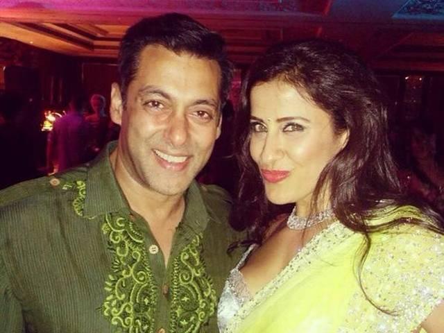 सितारों से सजी महफिल में आयुष की हुईं अर्पिता salman_sister_marriage1