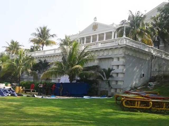 लाडली बहन अर्पिता को क्या गिफ्ट दे रहे हैं सुपरस्टार सलमान खान? Salman Khan gifted Arpita a 3BHK terrace flat?