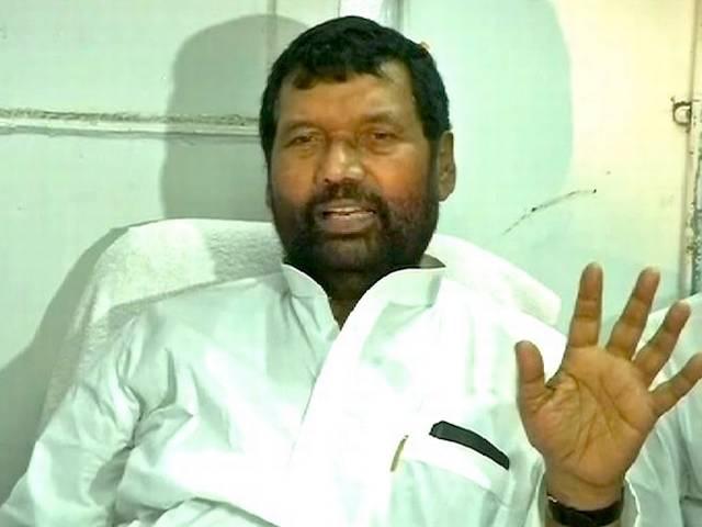 लालू अब ‘एक्सपायरी तारीख के बाद की दवा’: पासवान lalu expiry medicine