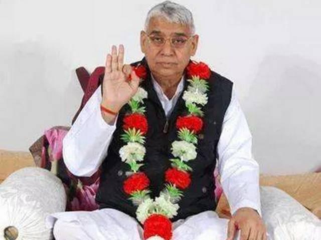 12 एकड़ में फैले आश्रम के मालिक रामपाल के पास हैं BMW से मर्सिडीज तक सभी लग्जरी गाड़िया Rampal Lives in 12-Acre Ashram, Owns BMWs, Mercs