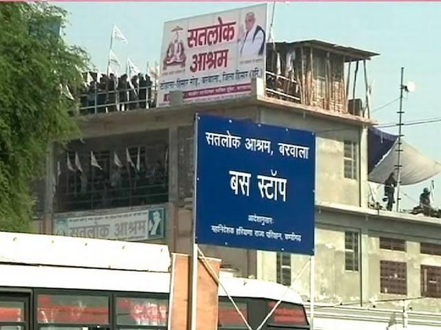 ये बाबा बंधक बनाता है! rampal makes his followers mortgage